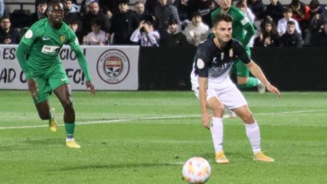 Un momento del partido de Copa del Rey que AD Ceuta y Elche han disputado este martes en el estadio Alfonso Murube.