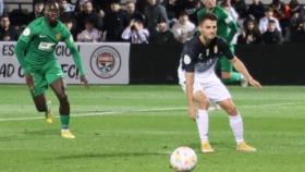 Un momento del partido de Copa del Rey que AD Ceuta y Elche han disputado este martes en el estadio Alfonso Murube.