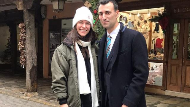 Miss Argentina posa junto al alcalde de Medina de Rioseco, David Esteban