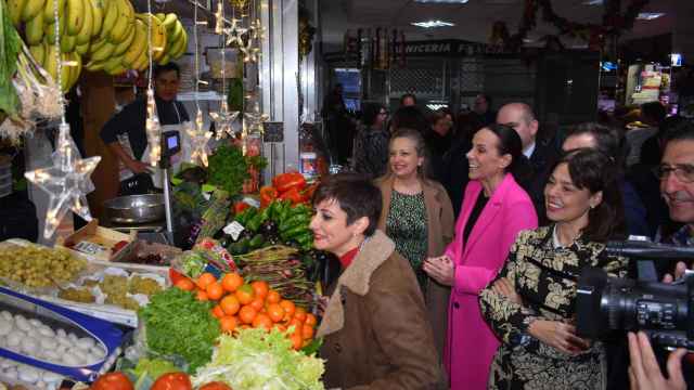 La ministra Isabel Rodríguez ha visitado este miércoles el mercado de Ciudad Real.