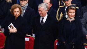 La reina Sofía asistiendo a la misa exequial del Papa emérito, Benedicto XVI.