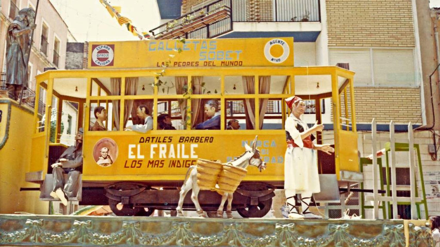 1978. Reproducción de la foguera fundacional de Benalúa, realizada por Ángel Martín.
