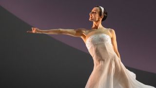 Un momento del espectáculo 'Coppél-i.A', de Les Ballets de Monte-Carlo