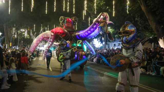 Fantasía, caramelos y mucha ilusión: así ha sido la cabalgata de Reyes Magos en Málaga este 2023