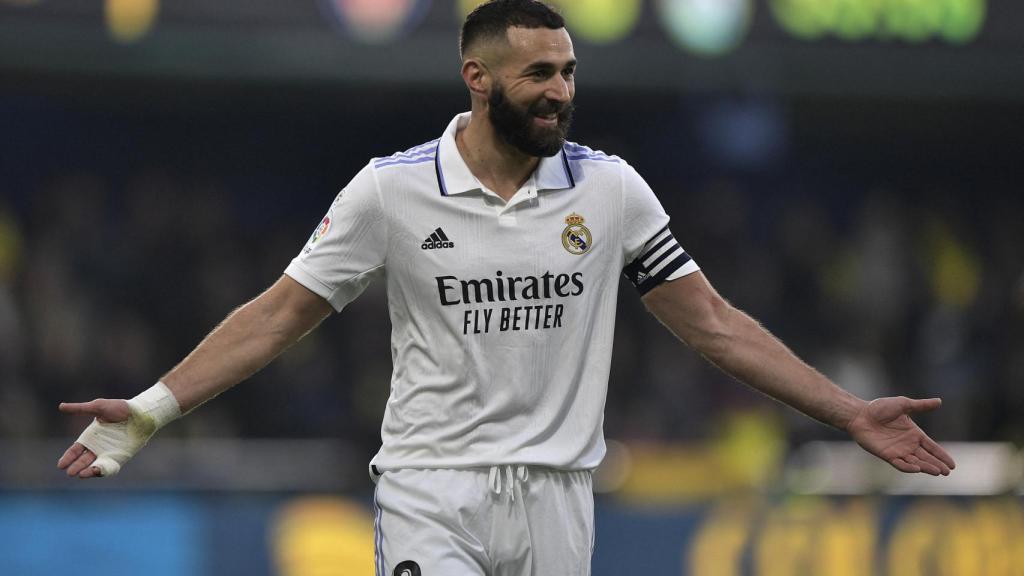 Karim Benzema celebra su gol de penalti.