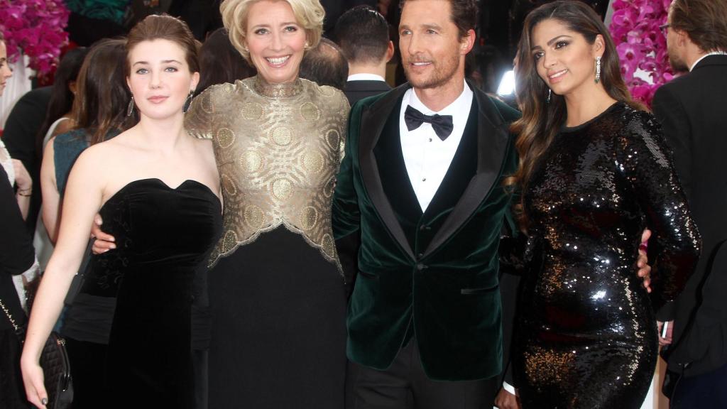 Emma Thompson junto a Romilly Wise, Matthew McConaughey y Camila Alves en los Globos de Oro del año 2014.