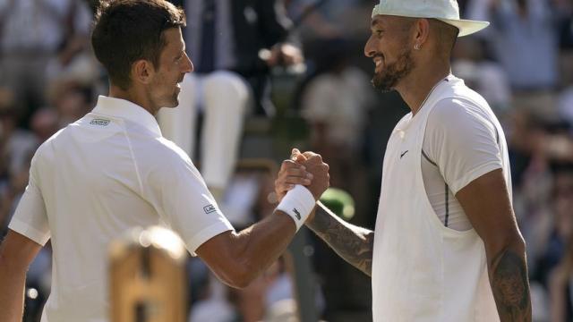 Novak Djokovic y Nick Kyrgios, durante un partido en 2022