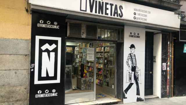 Fachada de la tienda de cómics Viñetas en la calle Luna.
