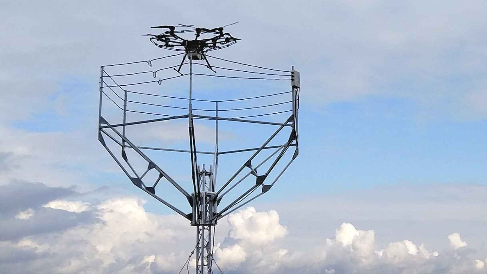 Antena para cargar drones en el aire