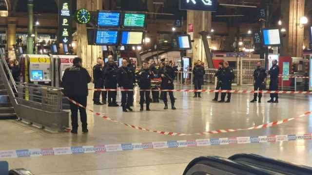 interior de la Estación del Norte de París tras el ataque.
