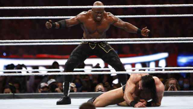 Imagen del combate de WWE del evento WrestleMania 37 en Florida