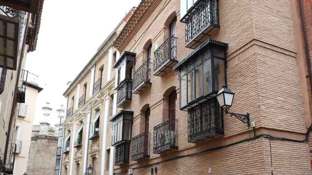 Número 3 de la calle Nuncio Viejo de Toledo, con la catedral al fondo.
