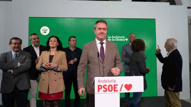 El líder del PSOE andaluz, Juan Espadas, en una rueda de prensa en la sede del partido.