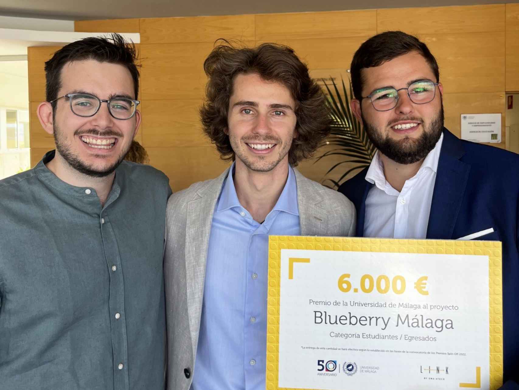 El equipo de Blueberry Málaga recibe el premio Spinoff 2022 de la UMA.