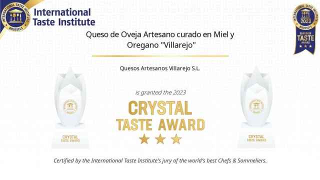 Galardón Crystal Taste Award  entregado a la quesería conquense 'Quesos Villarejo'.