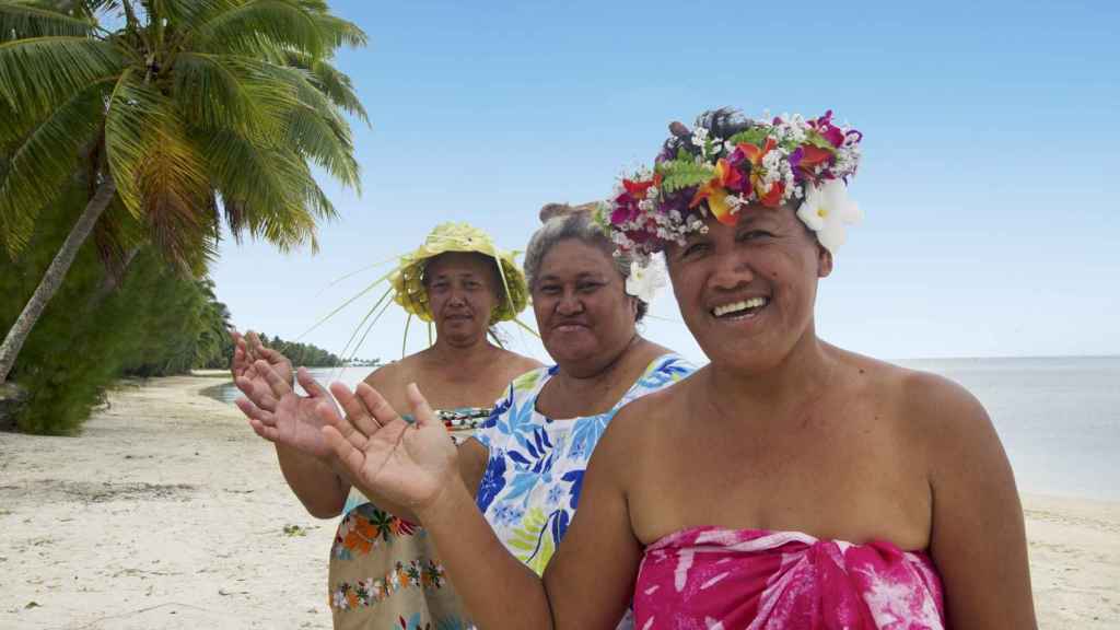 Fotografía de archivo de varias personas de las Islas Cook.