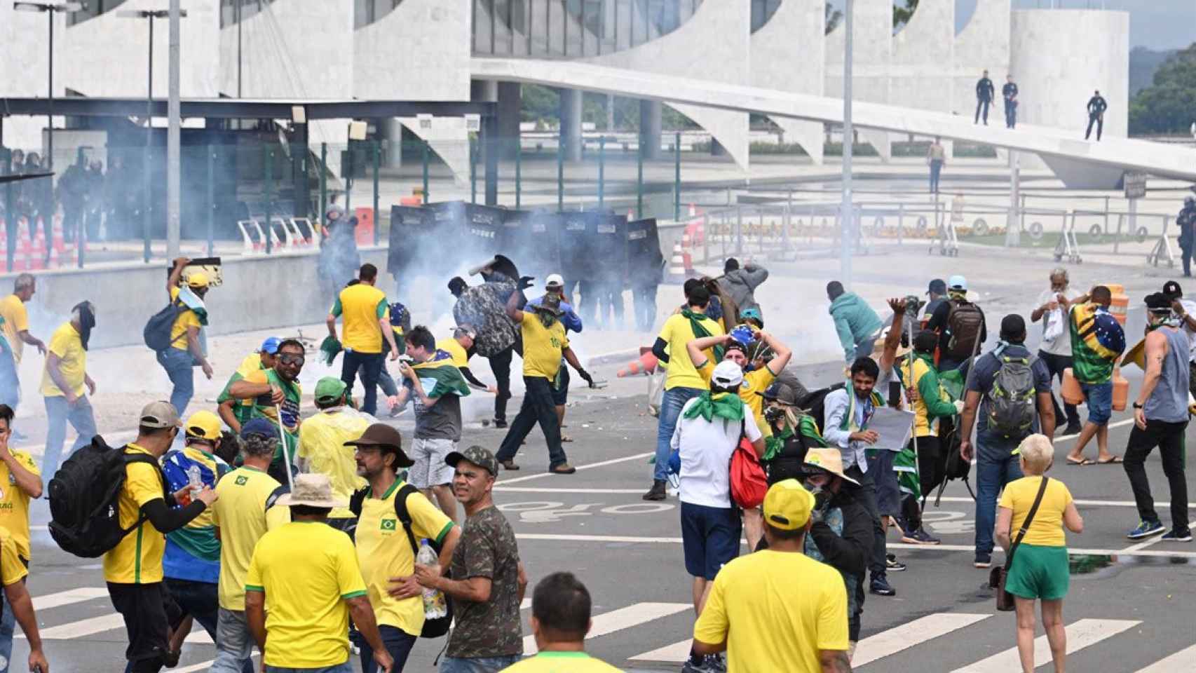 Simpatizantes de Jair Bolsonaro asaltan las sedes de los tres poderes en Brasilia