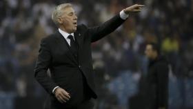 Carlo Ancelotti, en la banda del Rey Fahd.