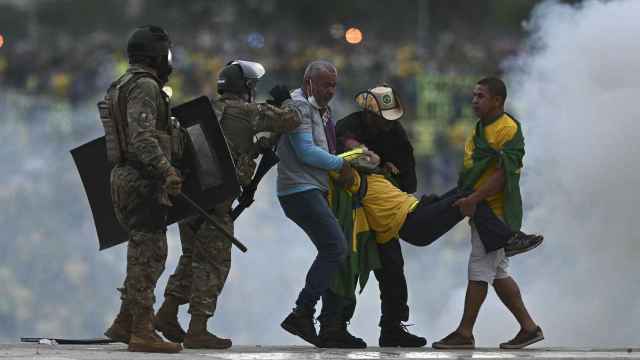 La Policía detiene a varios simpatizantes de Jair Bolsonaro en Brasilia.