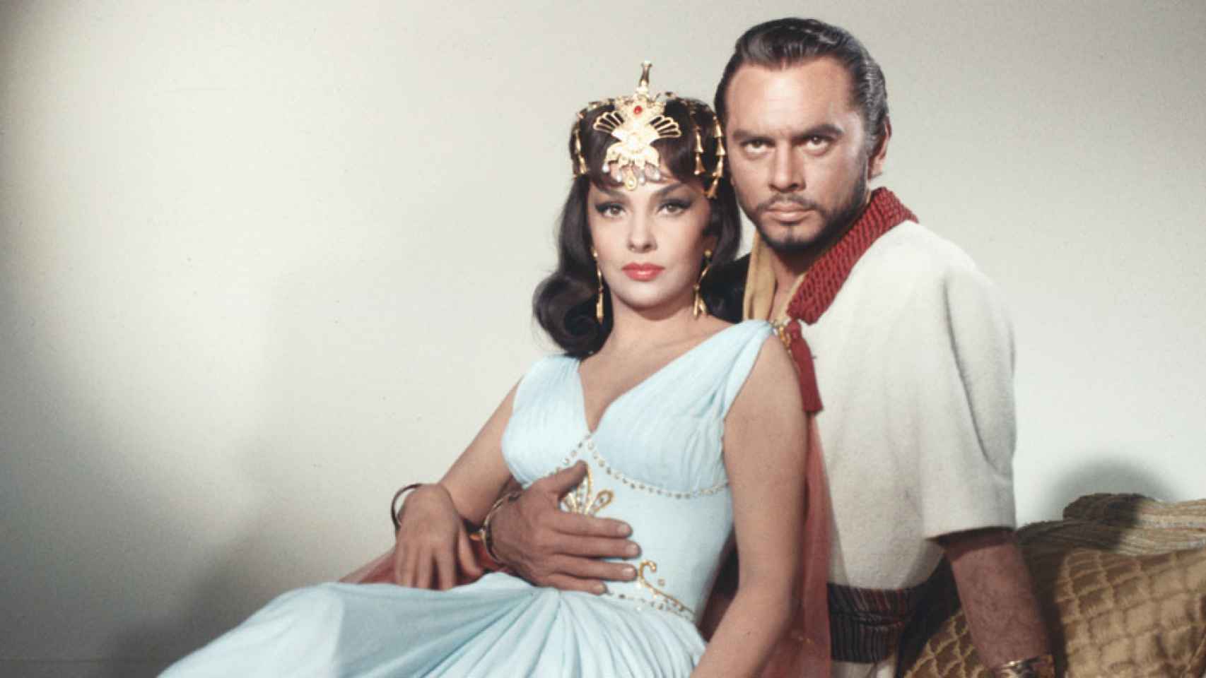 Gina Lollobrigida y Yul Brynner en una imagen promocional de 'Salomón y la reina de Saba'