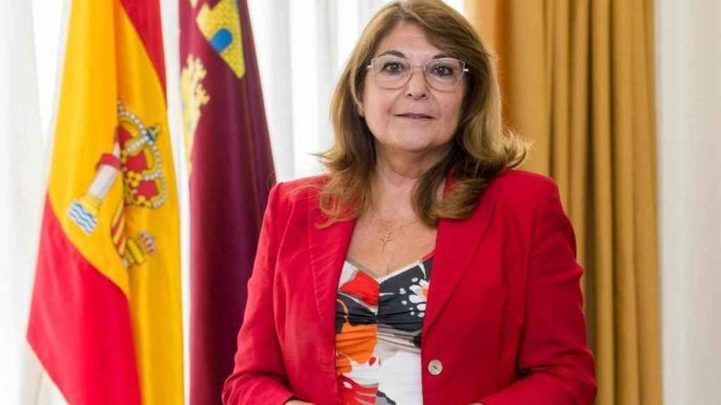 Mabel Campuzano saldrá del Gobierno de Fernando López Miras tras convertirse en la primera diputada de Vox que entraba en un Ejecutivo autonómico, asumiendo la Consejería de Educación.