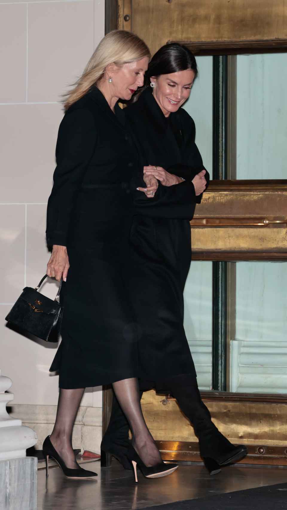 La reina Letizia y Marie-Chantal Miller en Atenas.