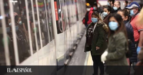 Los epidemiólogos piden quitar ya la mascarilla obligatoria en el transporte público