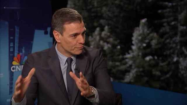 Pedro Sánchez, presidente del Gobierno, entrevistado en Davos (Suiza) por la CNBC estadounidense.