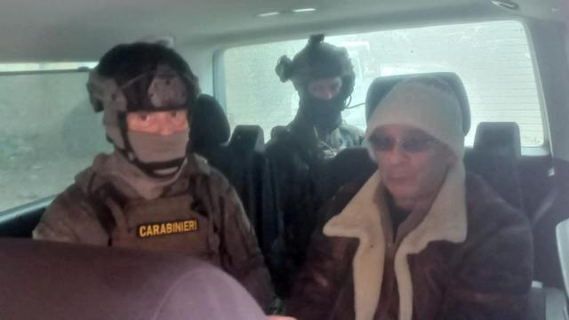 Matteo Messina, el capo de la mafia más buscado, en un vehículo de los Carabinieri.