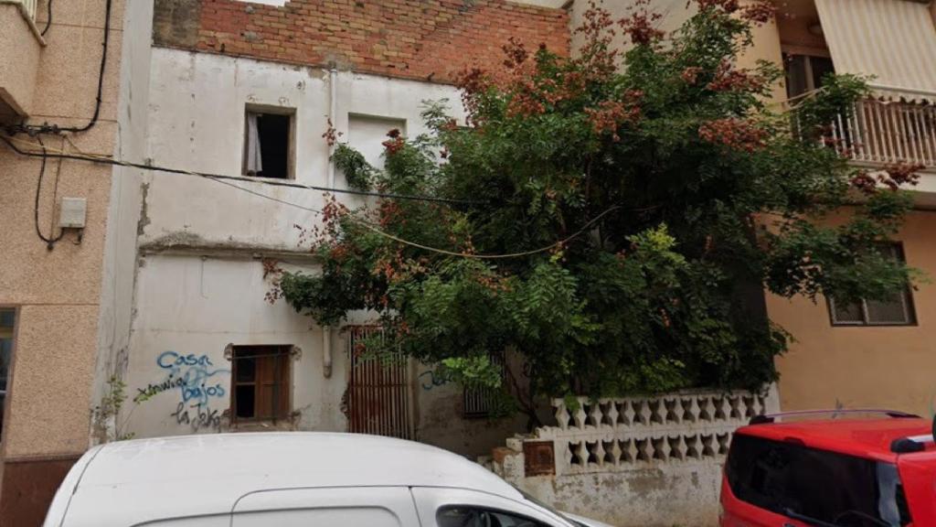 Casa abandonada de Gandía en la que se produjeron los abusos sexuales.
