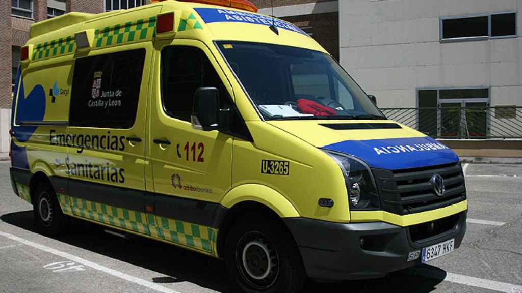 Imagen de una ambulancia medicalizada.
