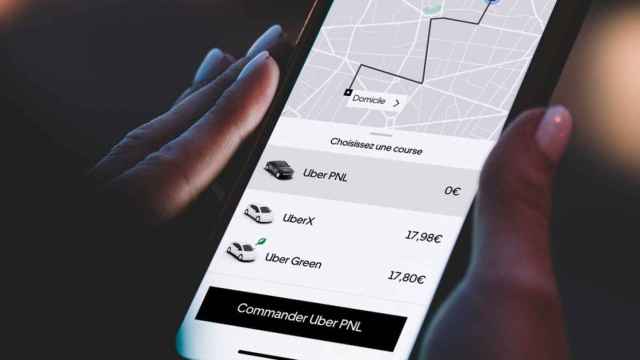 Aplicación de Uber en Francia en la pantalla de un teléfono móvil.