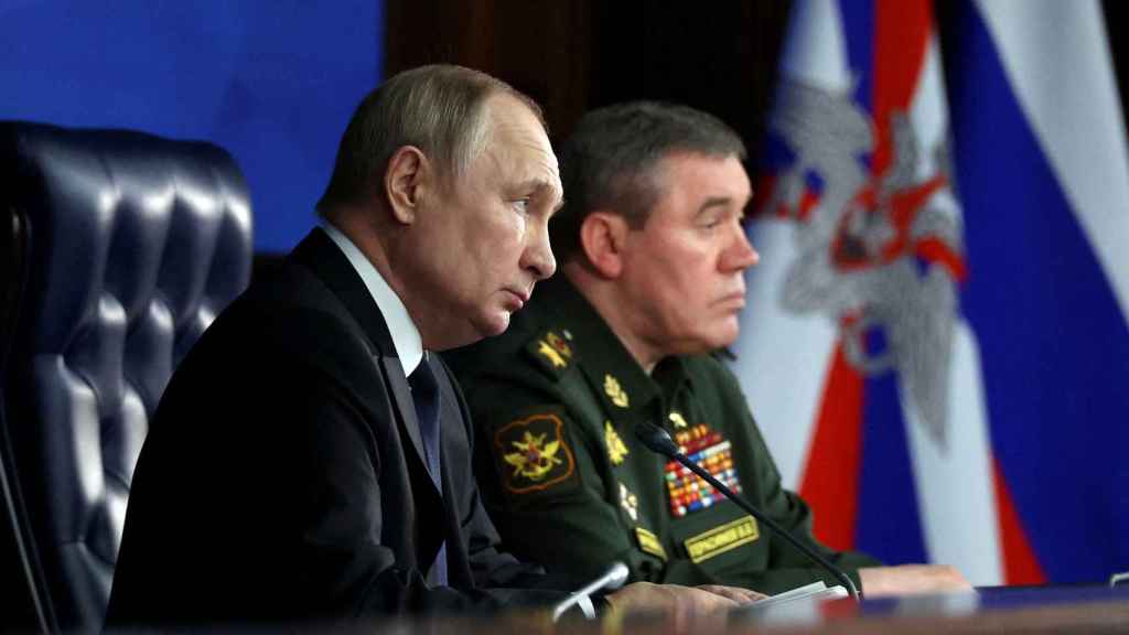 El presidente ruso, Vladimir Putin, junto al general Valery Gerásimov en Moscú el pasado diciembre.