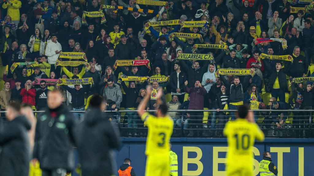 Los jugadores del Villarreal agradecen el apoyo de la afición del Estadio de La Cerámica