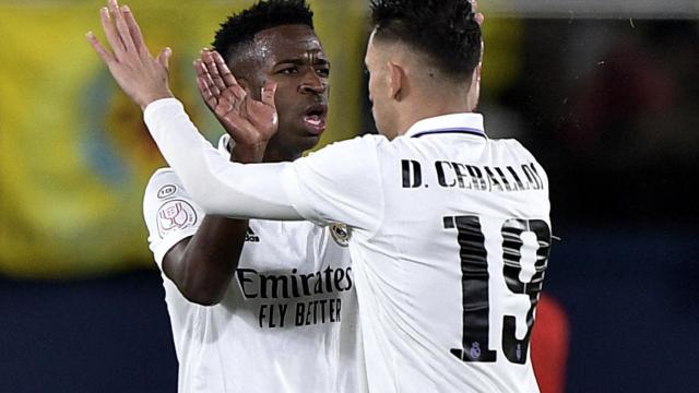 Vinicius felicita a Ceballos por su gol al Villarreal en Copa del Rey