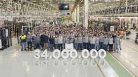 Imagen de la fábrica de Motores de Renault en Valladolid celebrando el hito