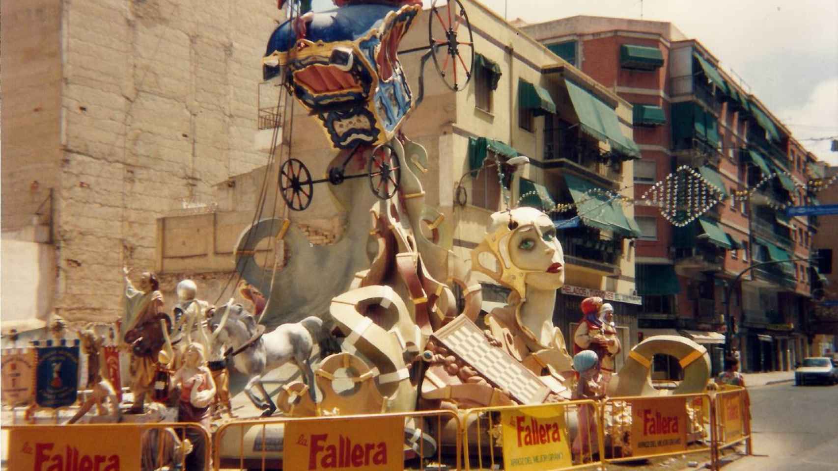 1990. Foguera Carolinas Altas (Autor Santiago Leal).