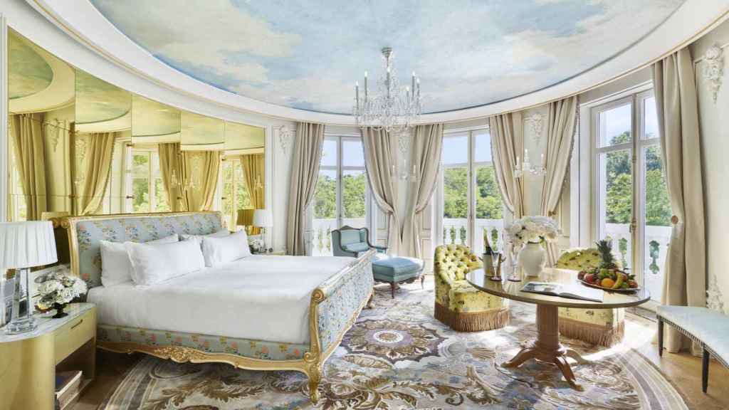La habitación de la Suite Real del Hotel Mandarin Oriental Ritz.
