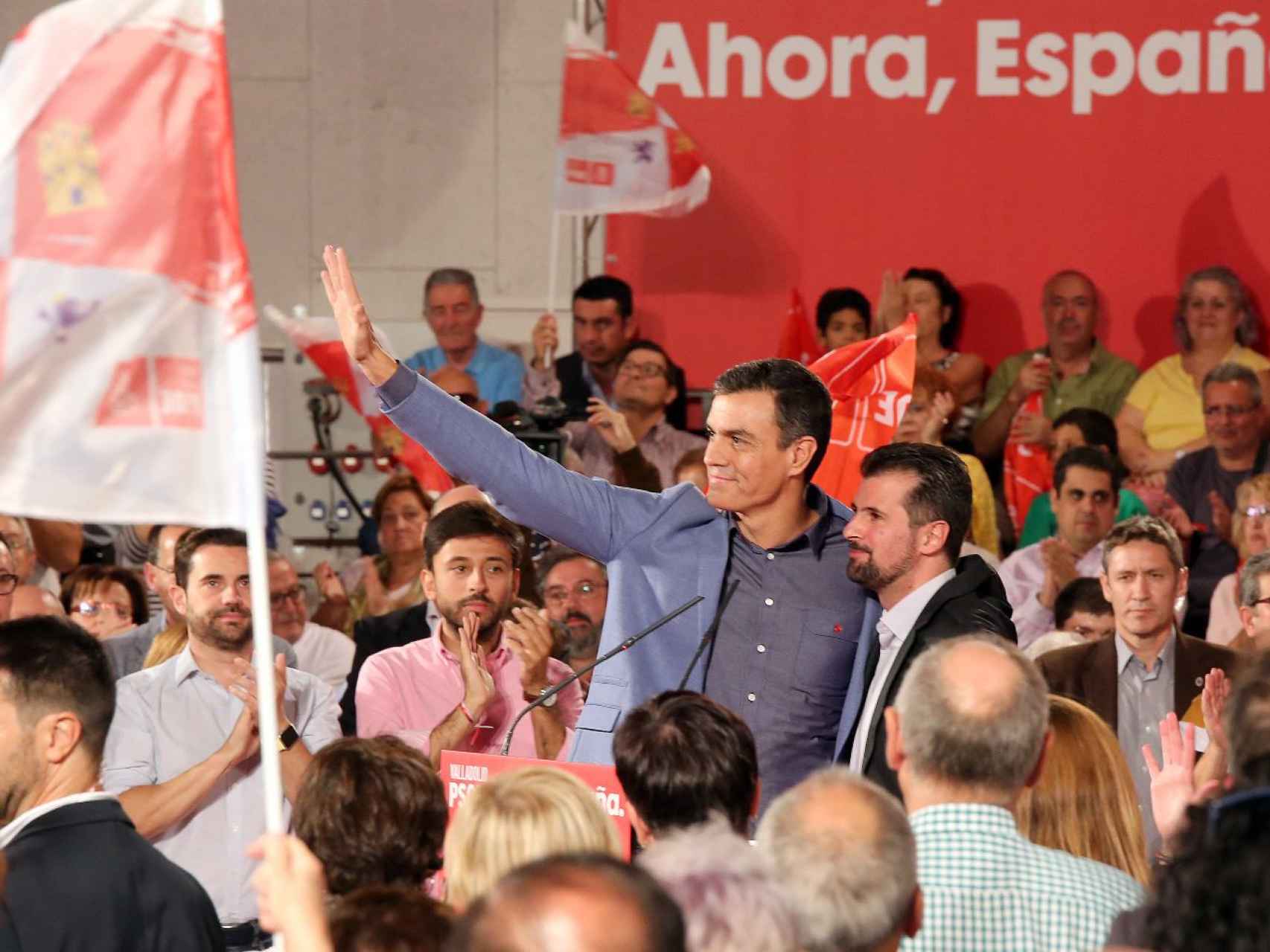 El presidente del Gobierno, Pedro Sánchez, junto al dirigente socialista en Castilla y León, Luis Tudanca, en una imagen de archivo.