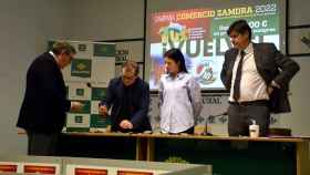 Momento de la lectura de los nombres del sorteo ante notario, en la Sede Social de Caja Rural de Zamora