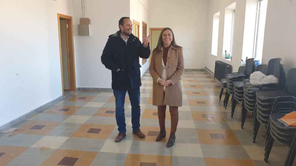 El alcalde de Cantalapiedra junto con la delegada del Gobierno en Castilla y León