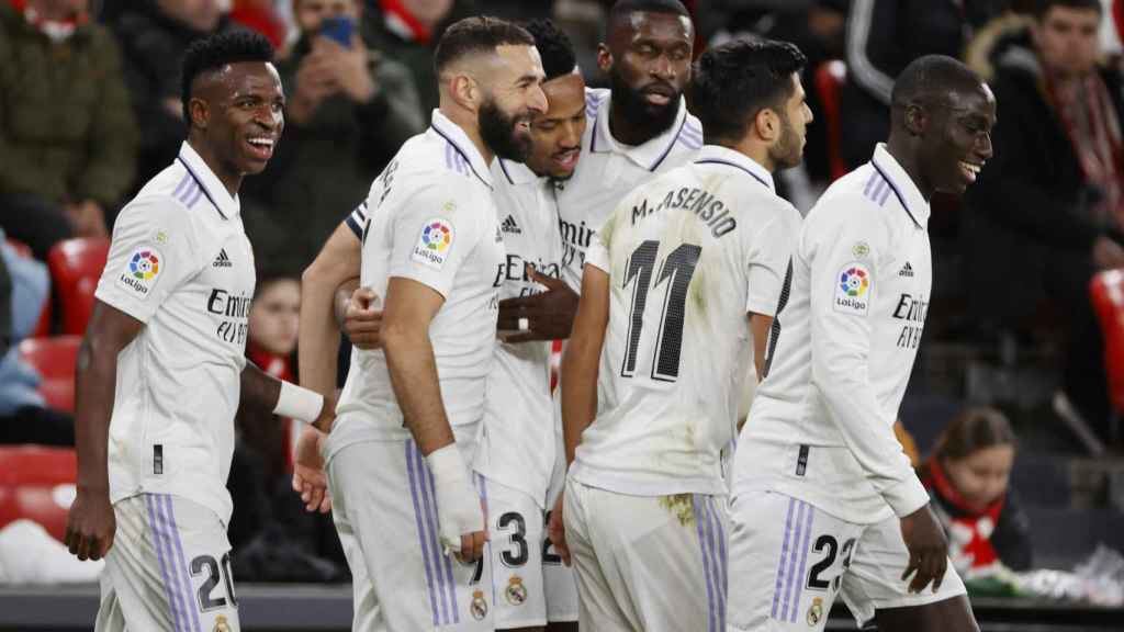 Los jugadores del Real Madrid celebran el gol de Benzema en San Mamés