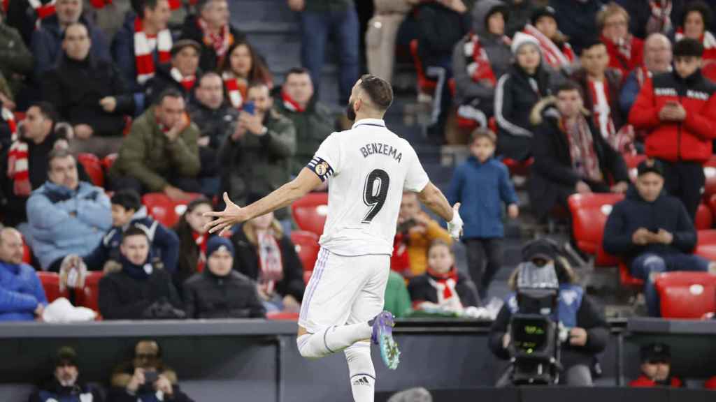 Benzema celebra su gol contra el Athletic en San Mamés