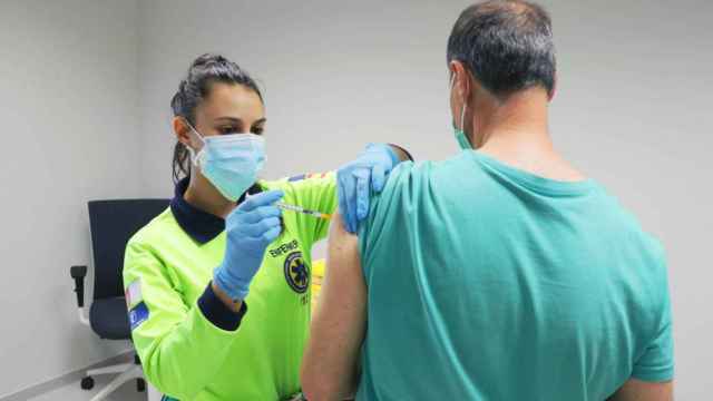 Castilla-La Mancha comienza este lunes la vacunación sin cita previa de Covid y gripe para la población mayor de 18 años