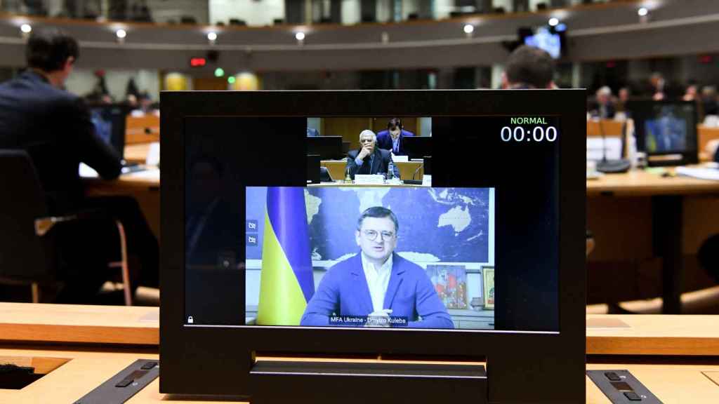 El ministro de Exteriores ucraniano, Dmytro Kuleba, durante su intervención telemática en la reunión de Bruselas
