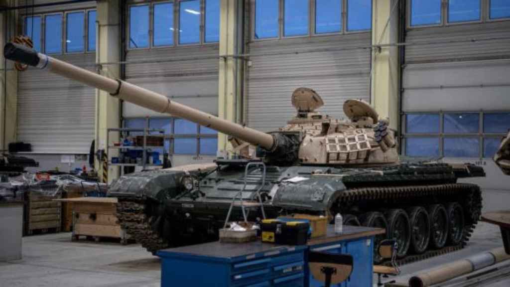 T-71 marroquí siendo reparado en República Checa