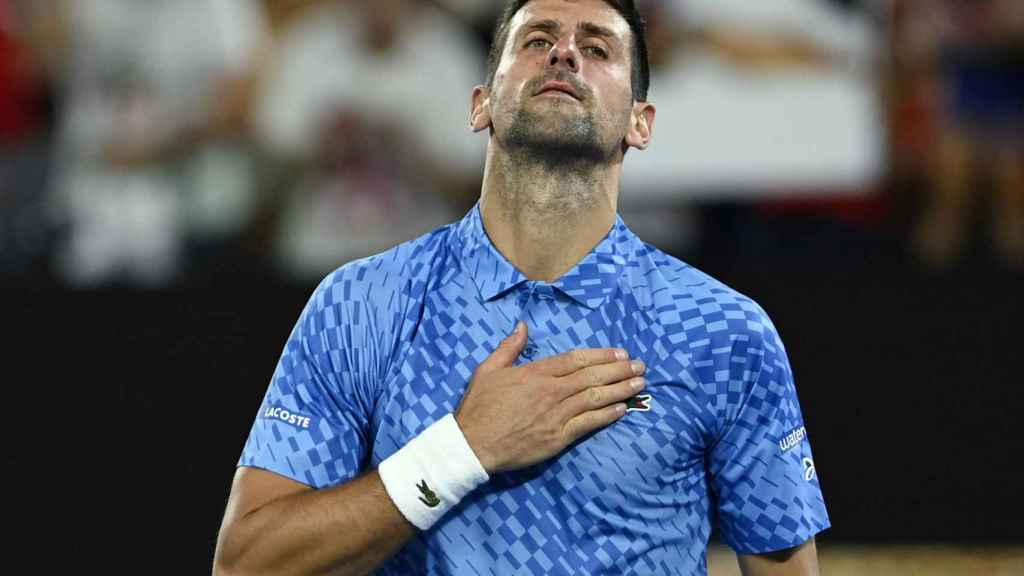 Djokovic se golpea el pecho.