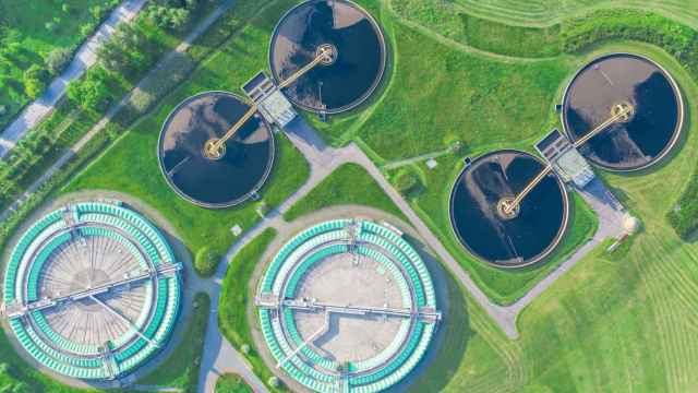 Vista aérea de una planta de tratamiento de aguas residuales