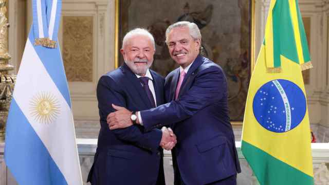 El presidente de Brasil, Luiz Inácio Lula da Silva, junto al presidente de Argentina, Alberto Fernández, este lunes en Buenos Aires.