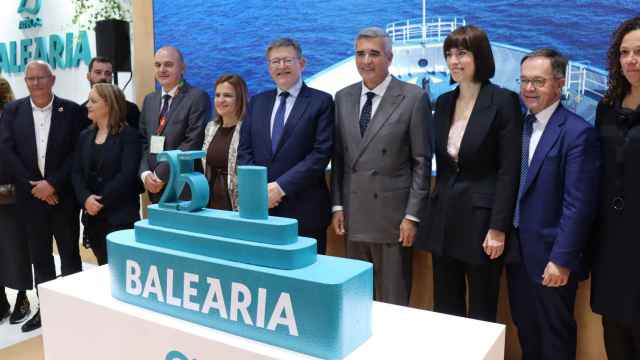 Primer acto del 25 Aniversario de Baleària, con el presidente de la compañía, Adolfo Utor, la ministra Innovación, Diana Morant, y el presidente de la Generalitat, Ximo Puig, el pasado jueves en FITUR.